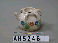 藏品(瓷製油壺)的圖片